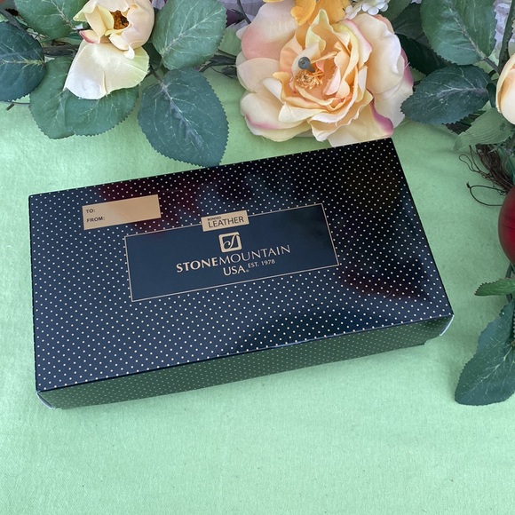 Leather wallet - Picture 11 of 16